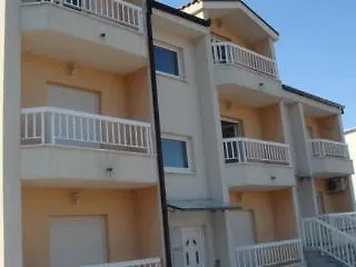 Apartman Mia *